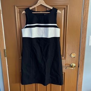 NWT White House Black Market Perfect Form Dress